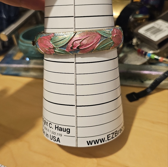 Vintage Kramer hinged bangle bracelet - Picture 7 of 16